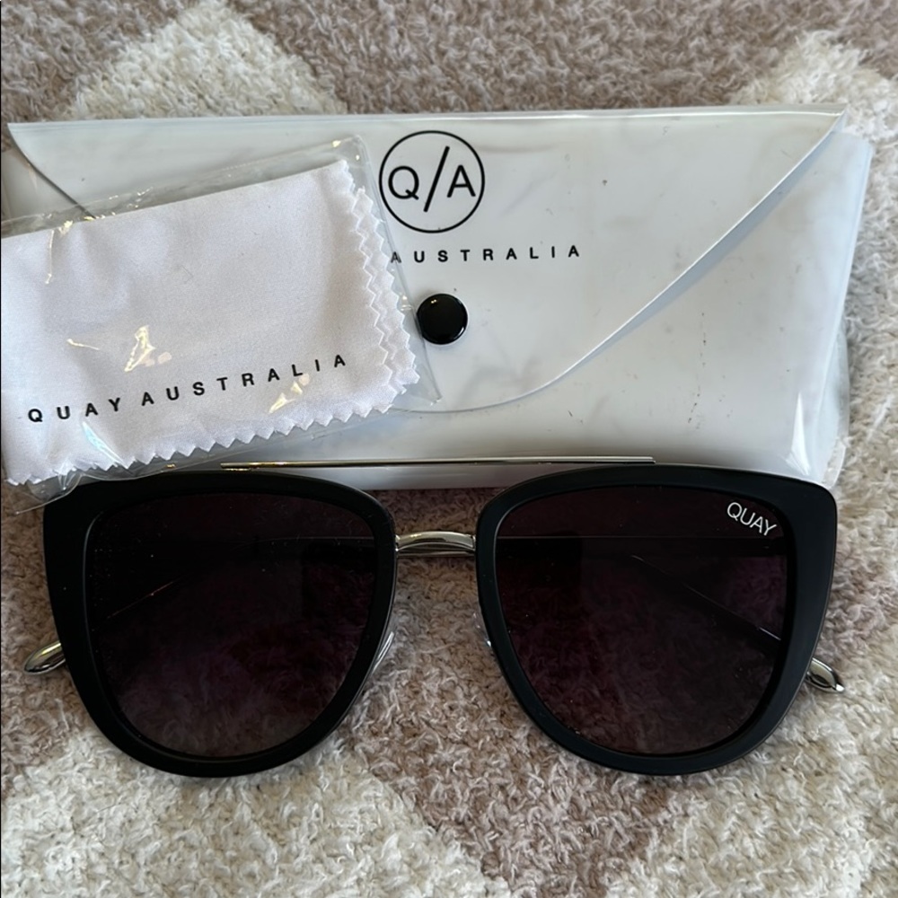 What “French kiss” sunglasses